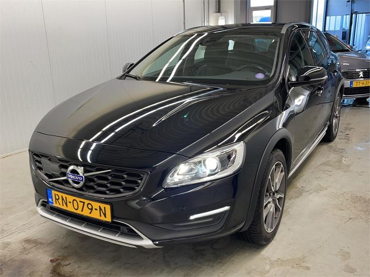 VOLVO V60 2018 yv1fz40ldj2050293