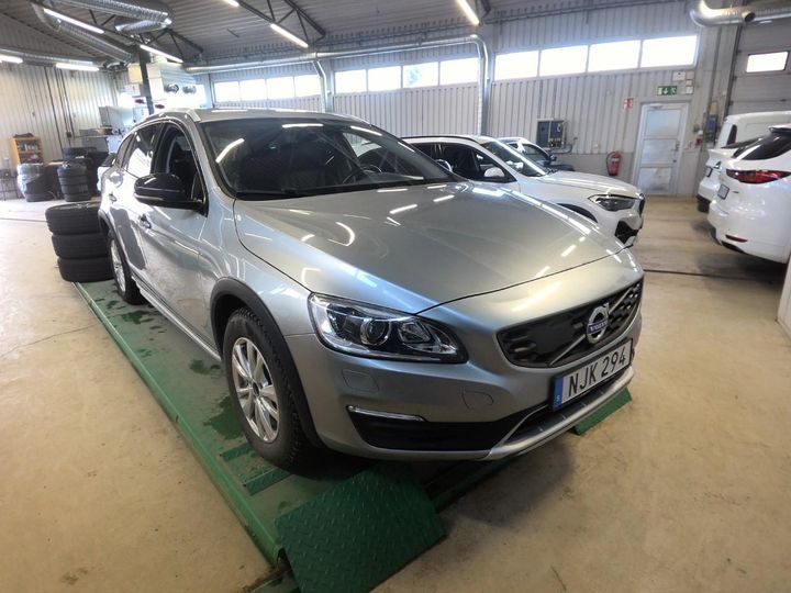 VOLVO V60 CROSS COUNTRY 2017 yv1fza5c6h1023480