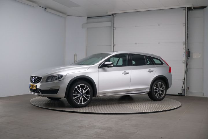 VOLVO V60 CROSS COUNTRY 2017 yv1fza8cdh1032006