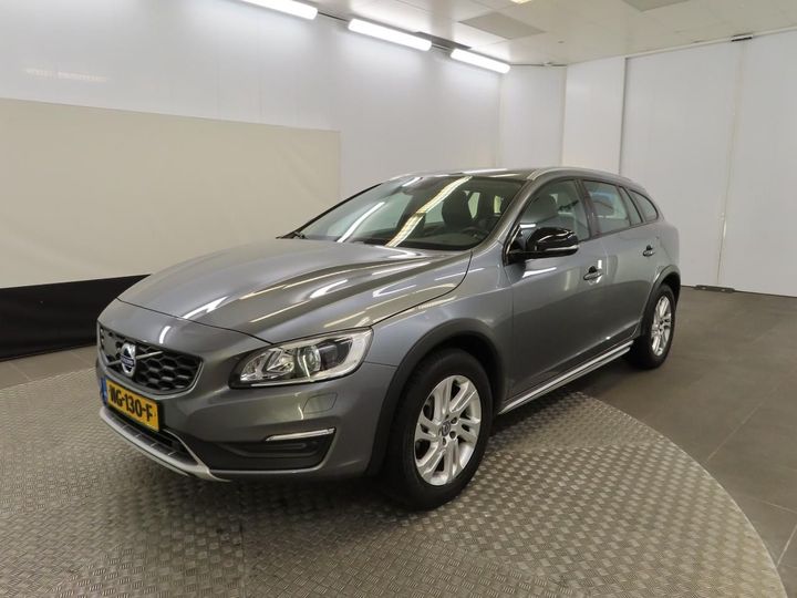 VOLVO V60 CROSS COUNTRY 2017 yv1fzarc1h1034338