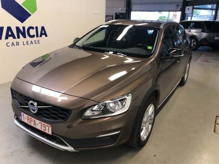 VOLVO V60 CROSS COUNTRY 2017 yv1fzarcdh1036490