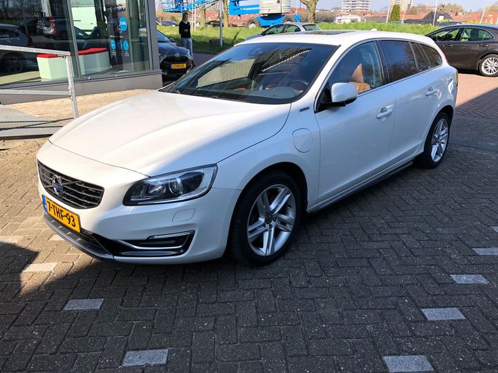 VOLVO V60 2014 yv1gwaa50e1193964