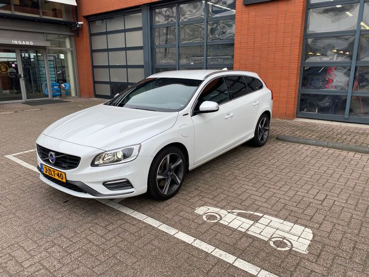 VOLVO V60 2015 yv1gwaa50f1256568