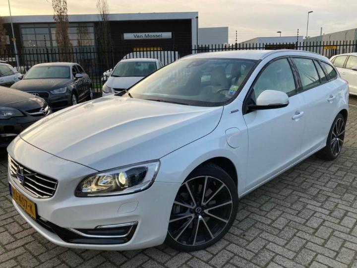 VOLVO V60 2015 yv1gwbnh0g1301017