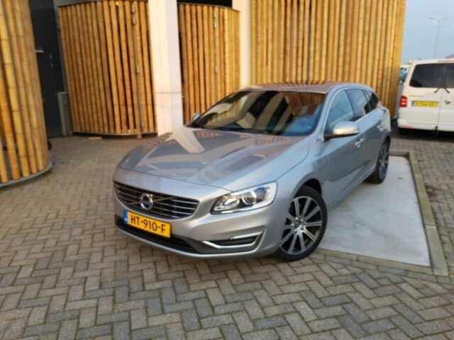 VOLVO V60 2015 yv1gwdch061285871