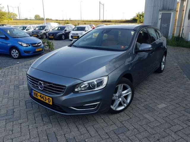 VOLVO V60 2015 yv1gwdchog1299009