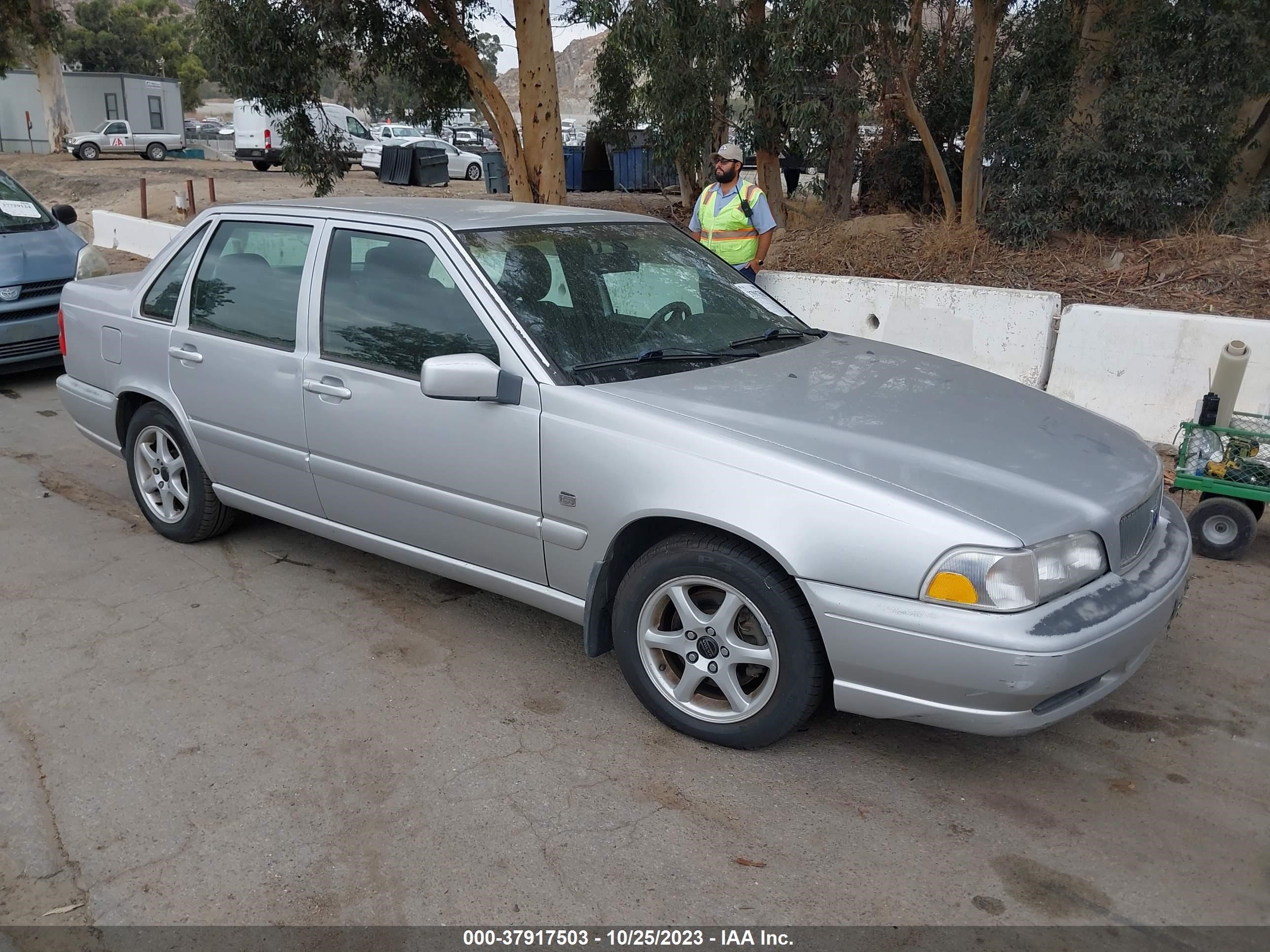 VOLVO S70 2000 yv1ls61j6y2630648