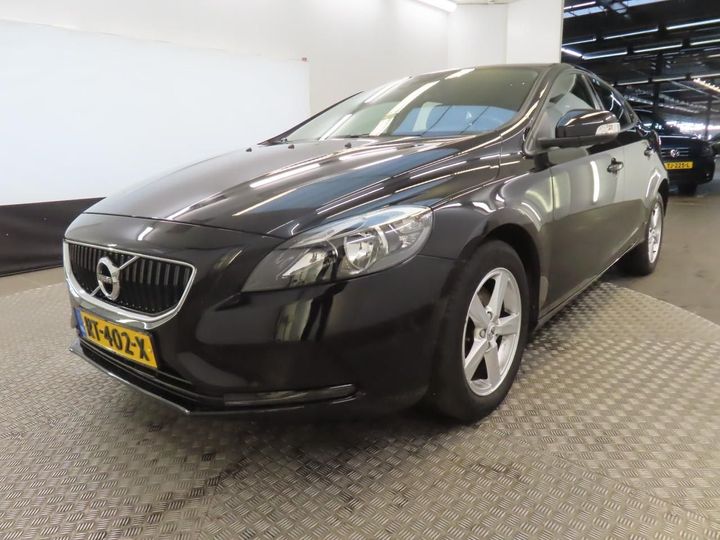 VOLVO V40 2018 yv1mv2181j2501160