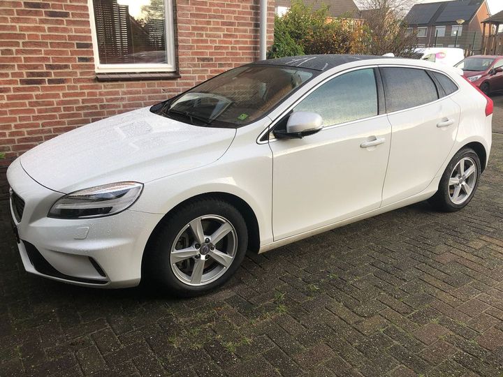 VOLVO V40 2016 yv1mv2880h2366075