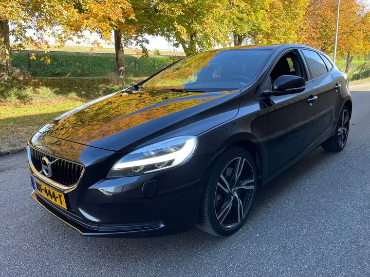 VOLVO V40 2017 yv1mv2880h2412334