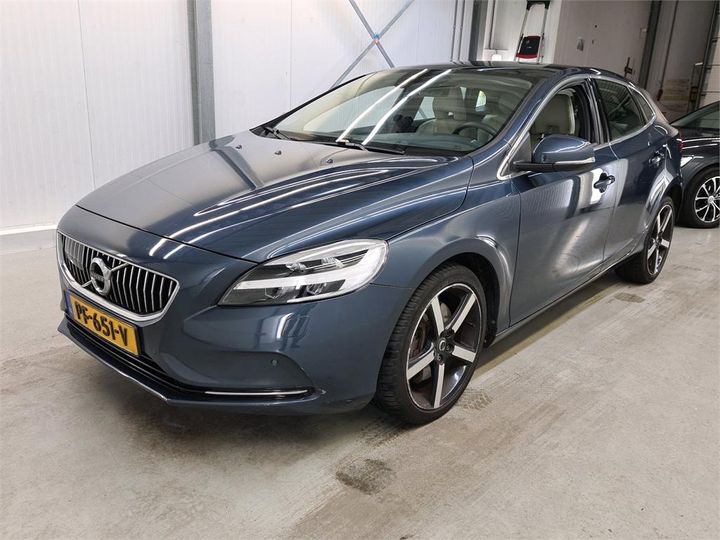 VOLVO V40 2017 yv1mv2880j2449253