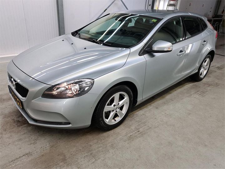 VOLVO V40 2017 yv1mv2880j2457756