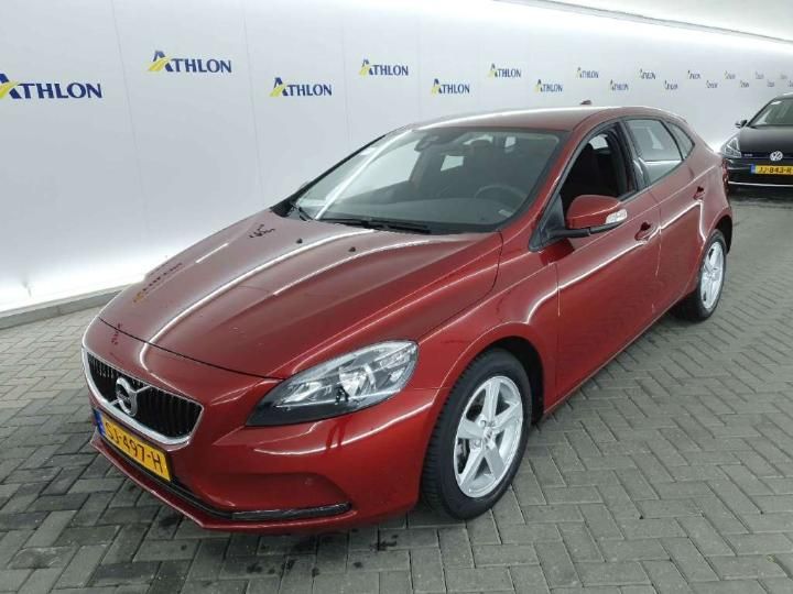 VOLVO V40 2018 yv1mv2880j2509270