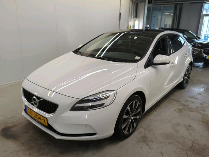 VOLVO V40 2018 yv1mv32v0k2553713