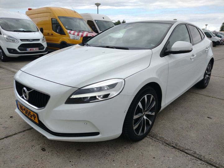 VOLVO V40 2018 yv1mv32v0k2557252