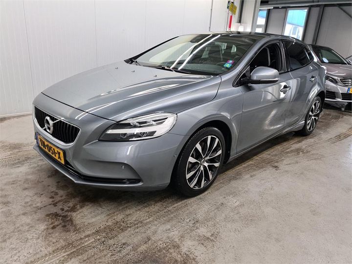 VOLVO V40 2018 yv1mv32v0k2561075