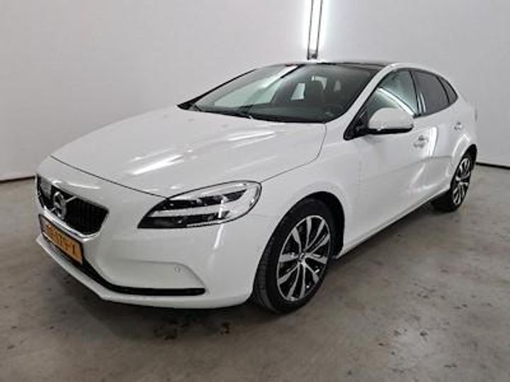 VOLVO V40 2018 yv1mv32v0k2564880