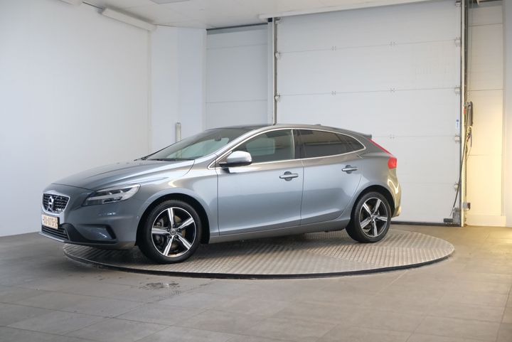 VOLVO V40 2018 yv1mv32v0k2572200