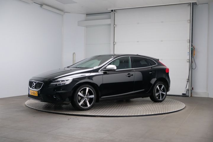 VOLVO V40 2018 yv1mv32v0k2573120