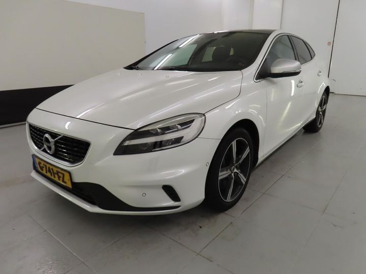 VOLVO V40 2019 yv1mv32v0k2585906