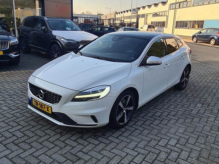 VOLVO V40 2018 yv1mv33v0k2565185