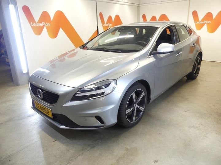 VOLVO V40 2018 yv1mv35v1k2570867