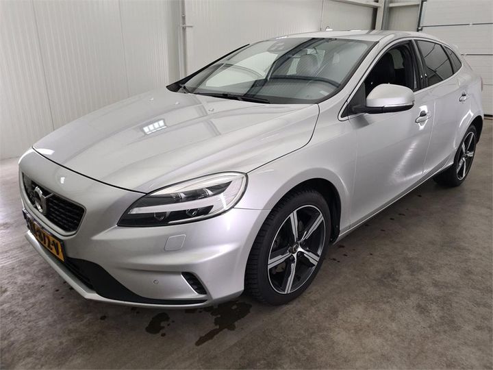 VOLVO V40 2017 yv1mv37l1h2417722