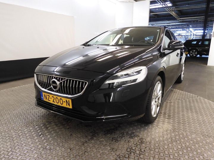 VOLVO V40 2017 yv1mv37l1j2443154