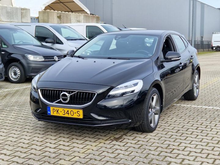 VOLVO V40 2017 yv1mv37l1j2451898