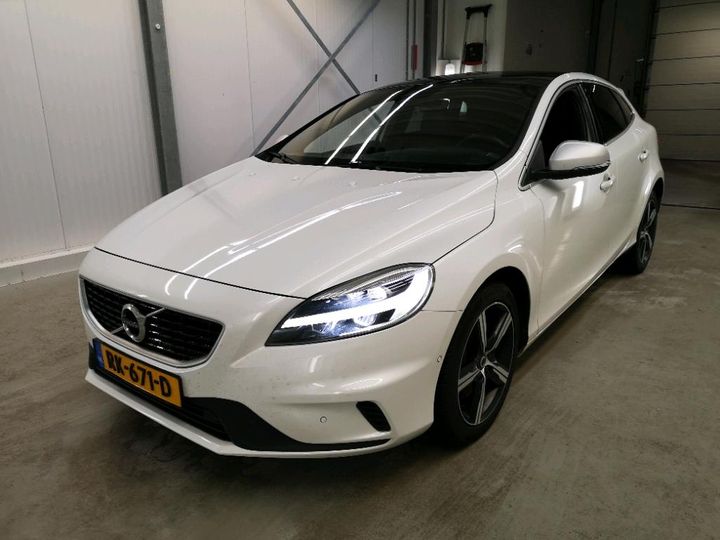 VOLVO V40 2017 yv1mv41l0j2482585