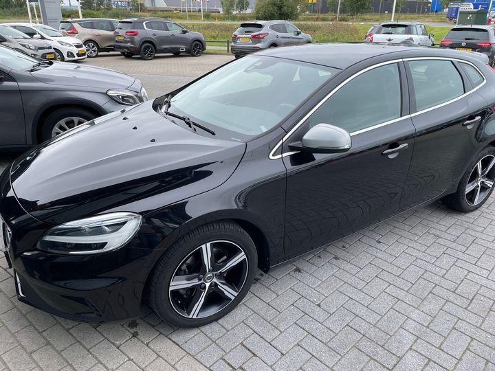 VOLVO V40 2017 yv1mv41l1j2464459