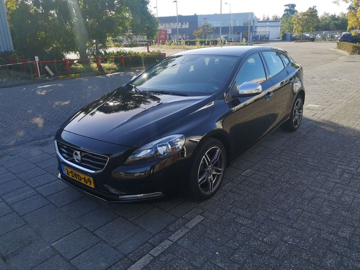 VOLVO V40 2013 yv1mv4551d2045620