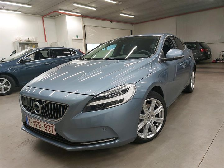 VOLVO V40 2018 yv1mv70v0k2567270