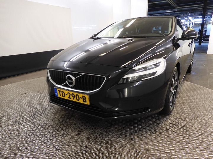 VOLVO V40 2018 yv1mv72v0k2549847