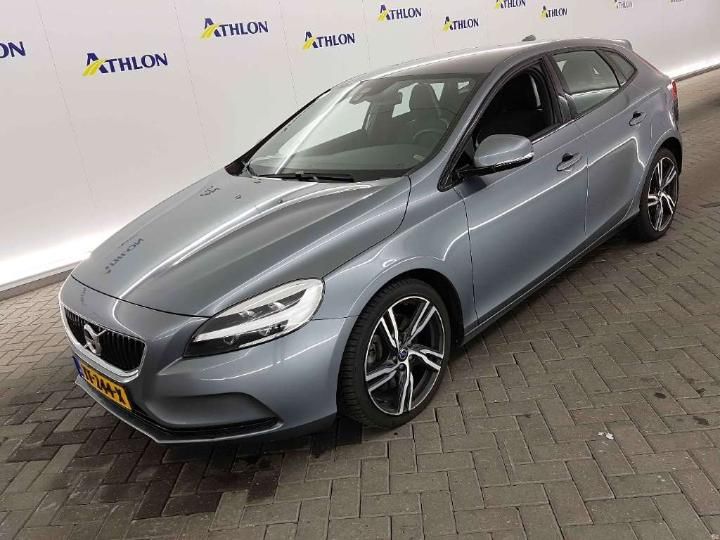 VOLVO V40 2018 yv1mv72v0k2565421