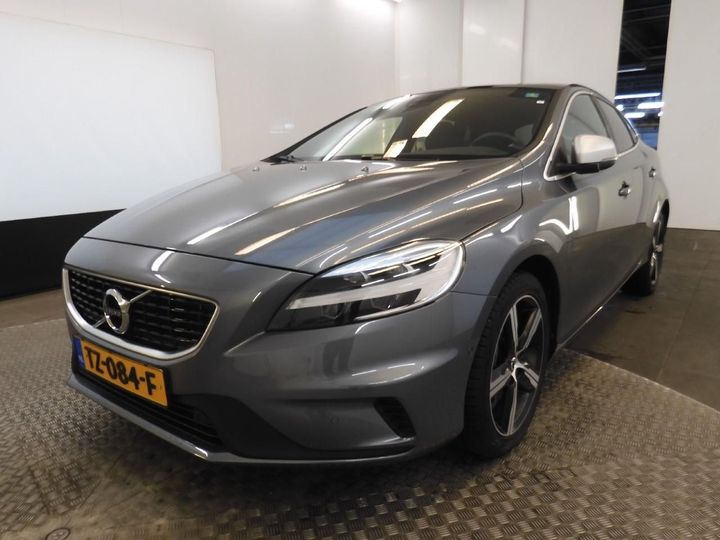 VOLVO V40 2018 yv1mv72v0k2572047