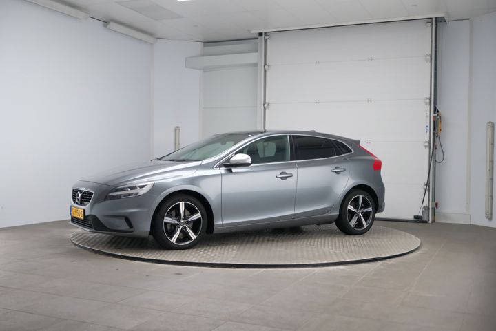 VOLVO V40 2018 yv1mv72v0k2572203