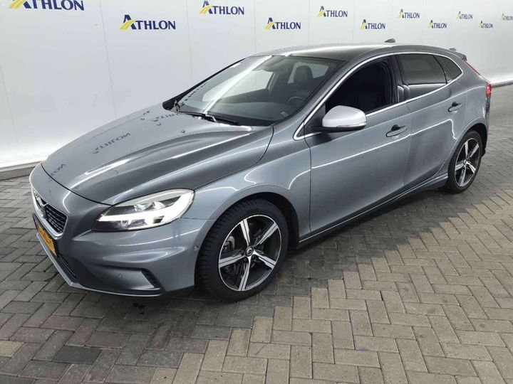 VOLVO V40 2019 yv1mv72v0k2576211