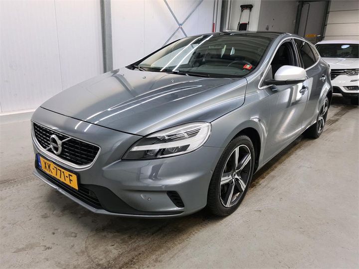 VOLVO V40 2019 yv1mv72v0k2576483