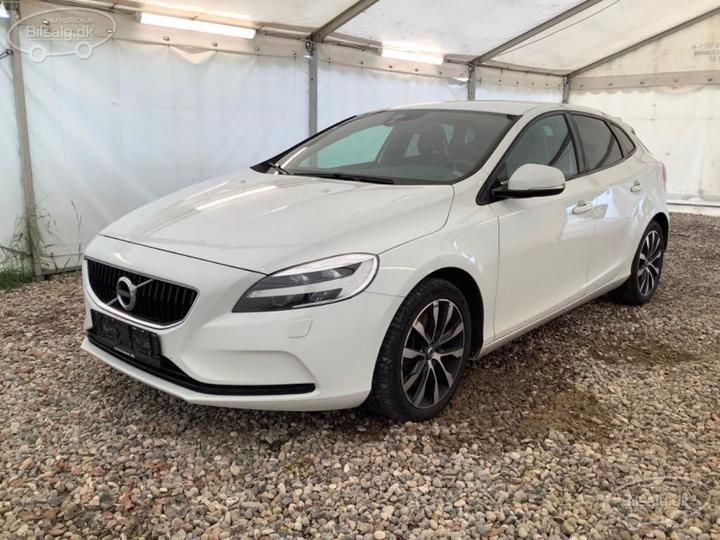 VOLVO V40 HATCHBACK 2019 yv1mv72v0k2587114