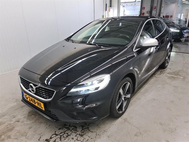 VOLVO V40 2019 yv1mv72v0k2588103