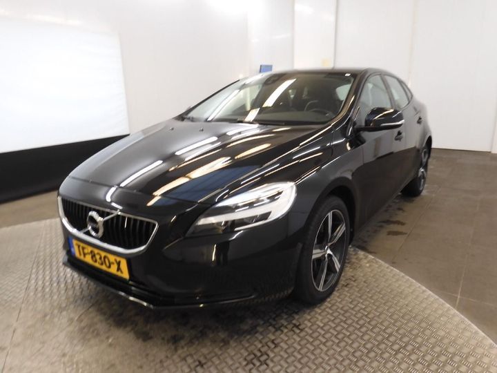 VOLVO V40 2018 yv1mv72v1k2556403