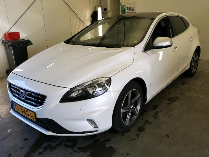 VOLVO V40 2015 yv1mv7431g2276949