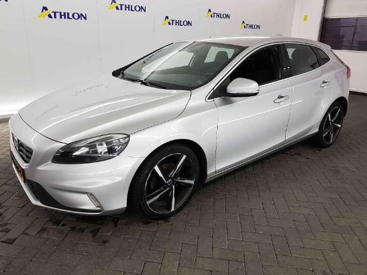 VOLVO V40 2015 yv1mv7431g2279598