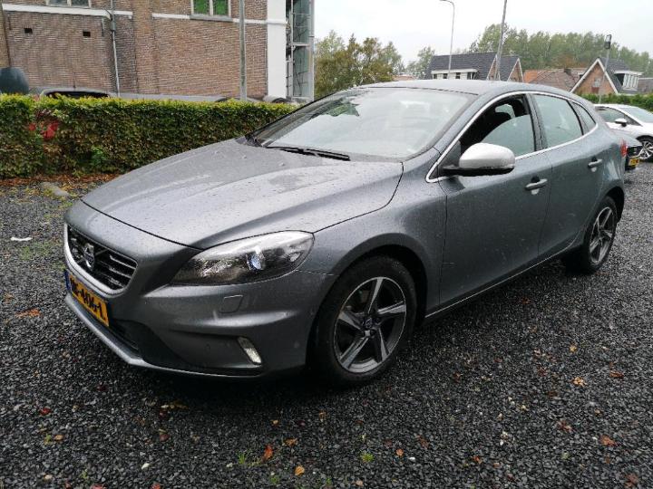 VOLVO V40 2015 yv1mv7431g2279802