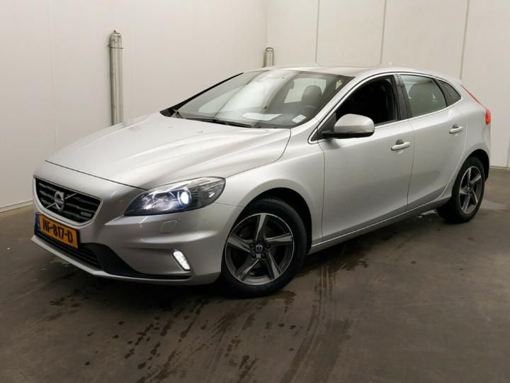 VOLVO V40 2015 yv1mv7431g2279970