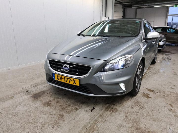 VOLVO V40 2015 yv1mv7431g2282535