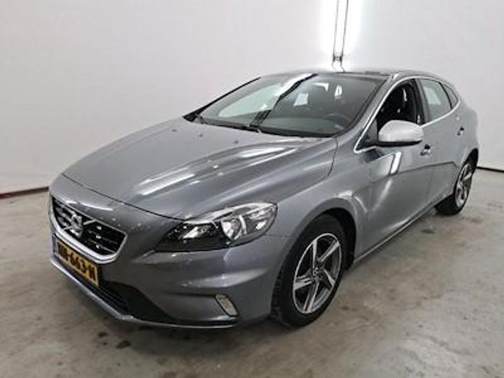 VOLVO V40 2015 yv1mv7431g2284193