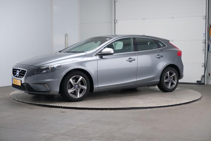 VOLVO V40 2015 yv1mv7431g2284755