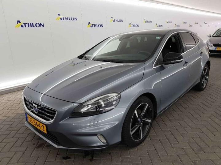 VOLVO V40 2015 yv1mv7431g2285628